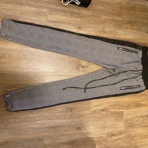 Minimal LA men checkered joggers